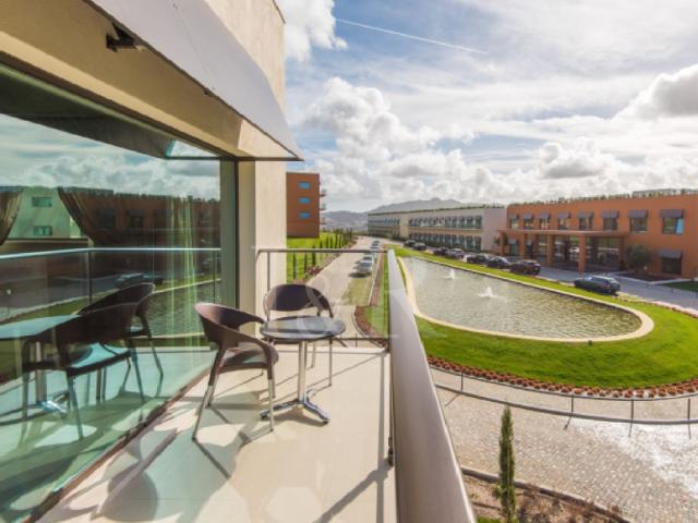 Apartamento T2 com varanda e estacionamento no Vila Galé Sintra