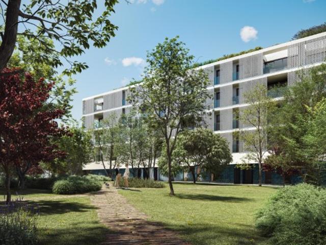 Apartamento T2 com varanda e estacionamento em Vilamoura