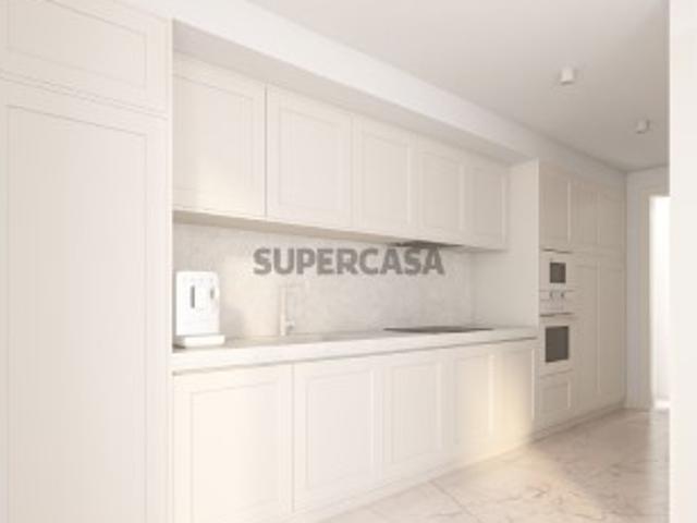 Apartamento T2 com varanda e estacionamento
