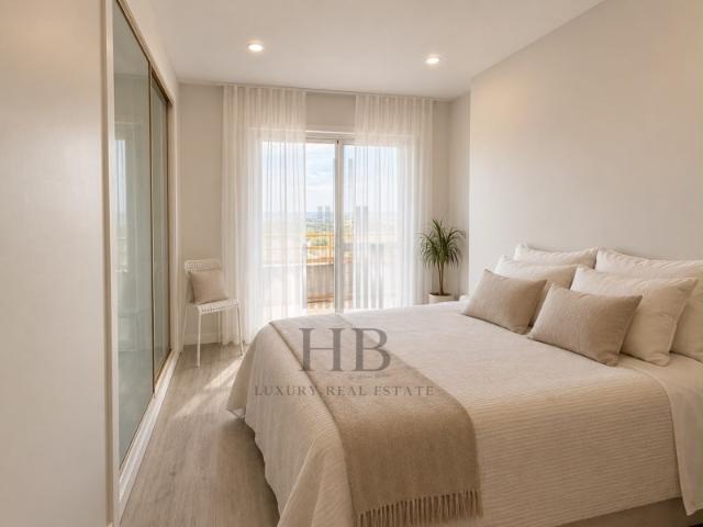 Apartamento T2 com varanda e Garagem Box | Urbanização da Cavaleira | Sintra