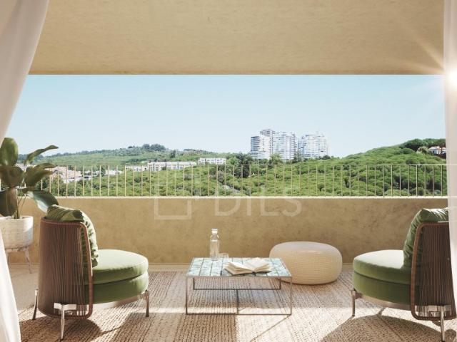 Apartamento T2 com varanda e garagem em Miraflores