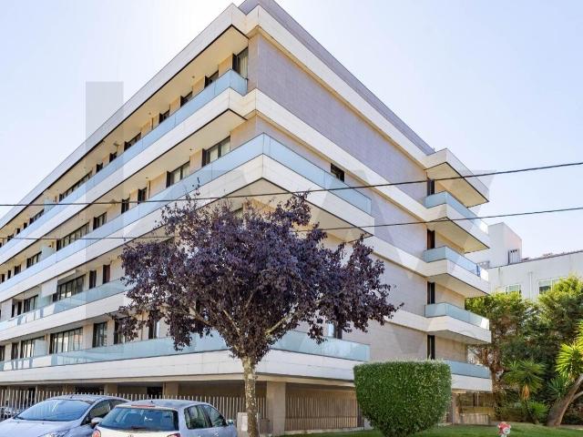 Apartamento T2 com Varanda e Garagem Fechada – Canelas, Vila Nova de Gaia