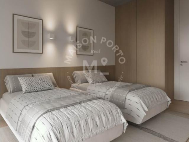 Apartamento T2 com Varanda e Lugar de Estacionamento próximo ao Hospital S. João, Pedrouços Maia
