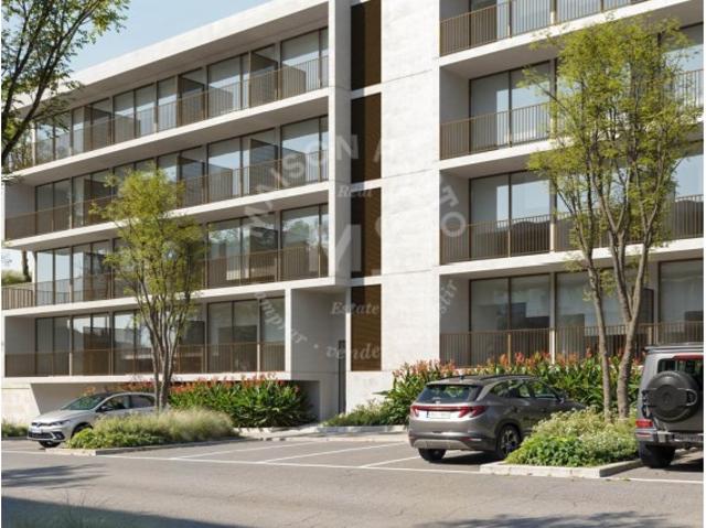 Apartamento T2 com Varanda e Lugar de Estacionamento próximo ao Hospital S. João, Pedrouços Maia