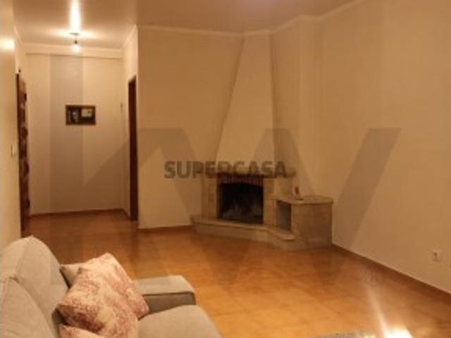 Apartamento T2 com Varanda e Lareira na Marinha Grande