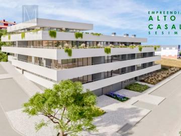 Apartamento T2 com Varanda e Parqueamento em Santana Sesimbra