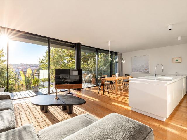 Apartamento T2 com Varanda e Vista sobre Lisboa, no Príncipe. 179m² Misericórdia