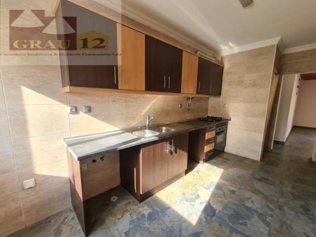 APARTAMENTO T2 COM VARANDA E 2 CASAS DE BANHO | CORTE ESTEVAL MONTIJO