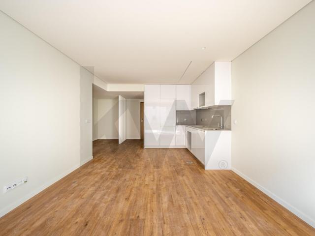 Apartamento T2 com varanda, em Vila Nova de Gaia