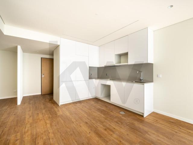 Apartamento T2 com varanda, em Vila Nova de Gaia
