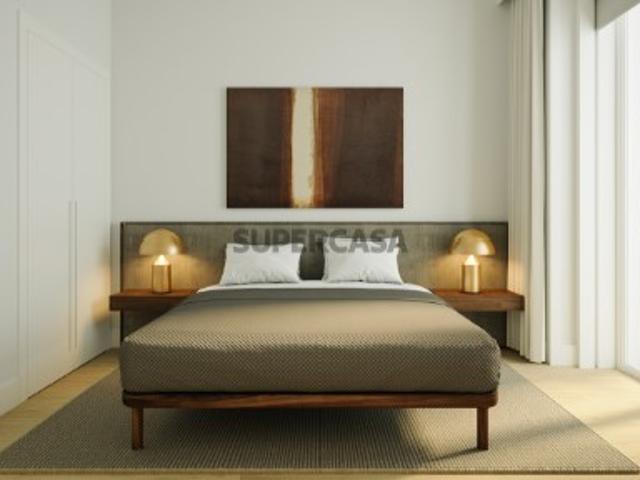 Apartamento T2 com varanda em Arroios