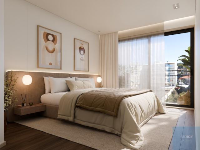 Apartamento T2 com Varanda em Canelas