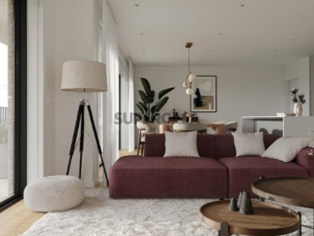 Apartamento T2 com varanda, em Serralves