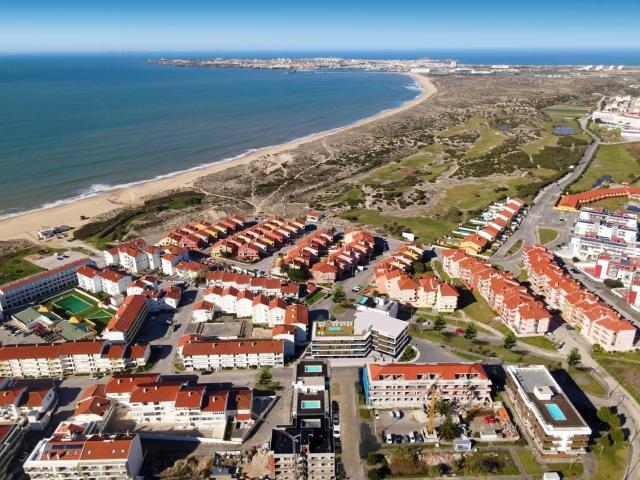 Apartamento T2 com varanda na Praia da Consolação
