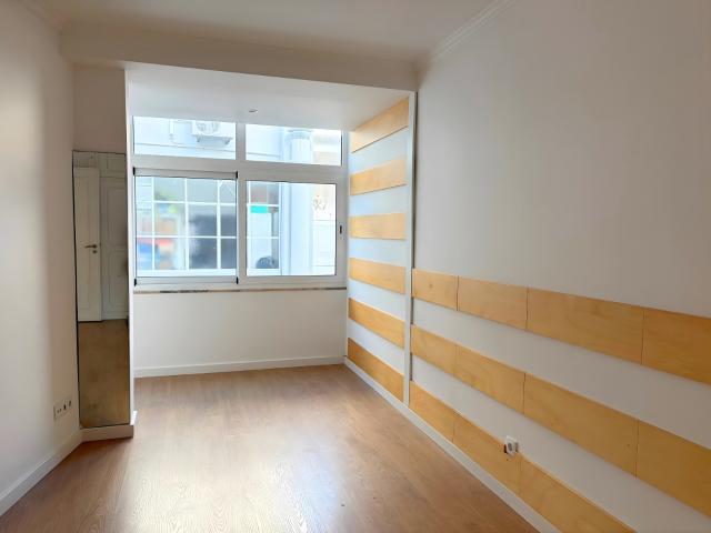 Apartamento T2 com varanda no centro de Cascais
