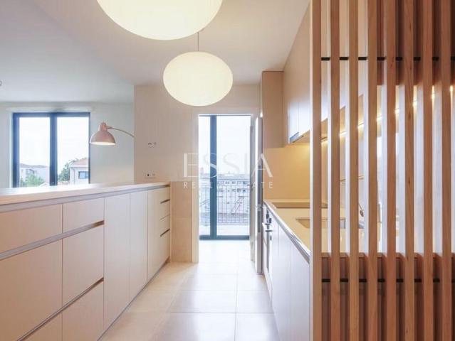 Apartamento T2 com Varanda para Arrendar em Paranhos, Porto