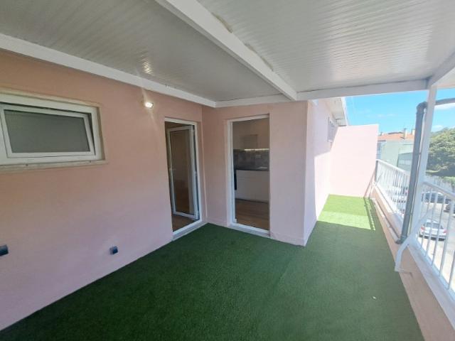 Apartamento T2 com Varanda para venda em Queluz Sintra Lisboa