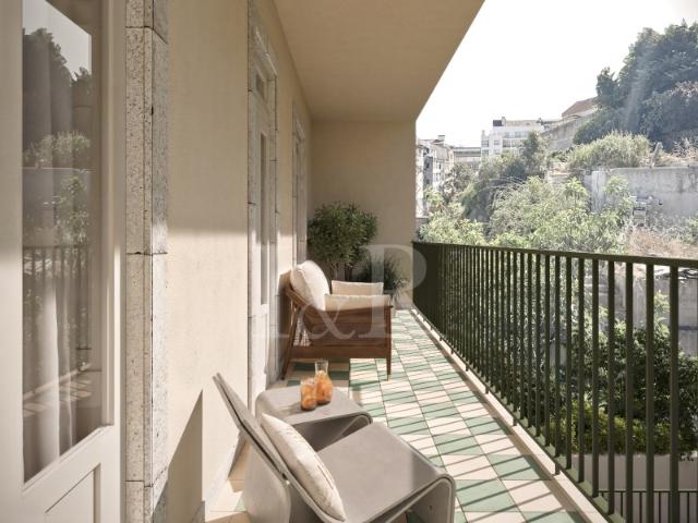 Apartamento T2 com varanda perto da Av. da Liberdade, Lisboa