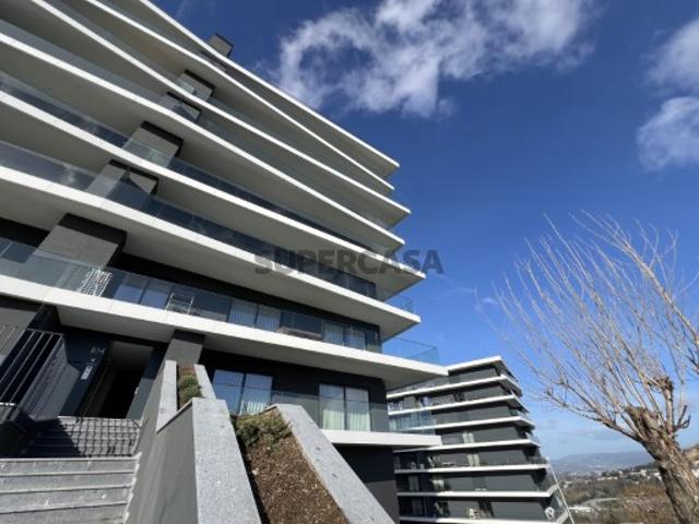 Apartamento T2 com Varanda, Suite e Lugar de Estacionamento em Águas Santas, Maia