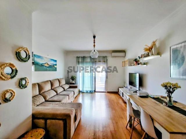 Apartamento T2 com varandas e Areas generosas em Prédio recente Alto dos Bonecos Paio Pires