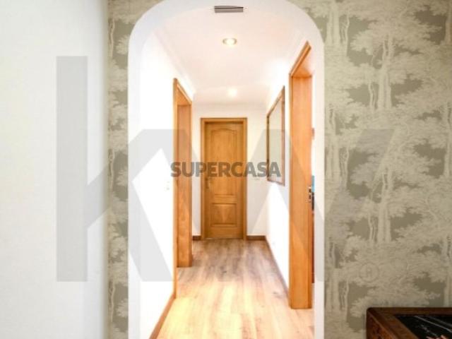 Apartamento T2 com varandas e excelente exposição solar em Santo António da Caparica