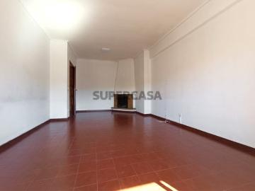 Apartamento T2 com varandas e garagem fechada em S. Vítor em Braga