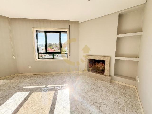 Apartamento T2 com Varandas e Garagem fechada | Vila de Cucujães