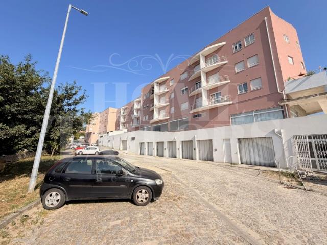 Apartamento T2 com elevador | Varandas | Estacionamento