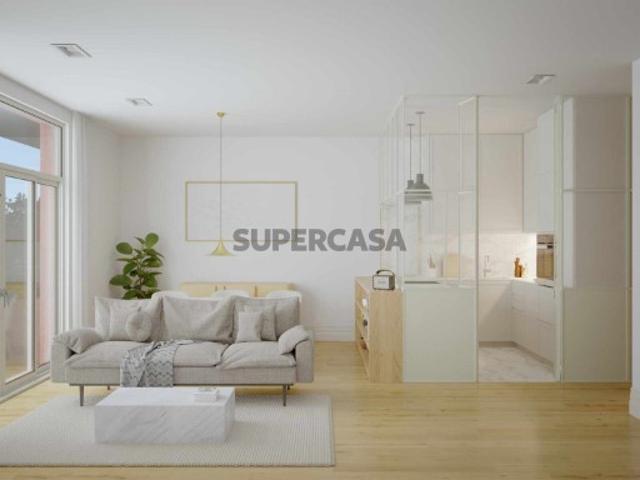 Apartamento T2, com varandas, no Porto