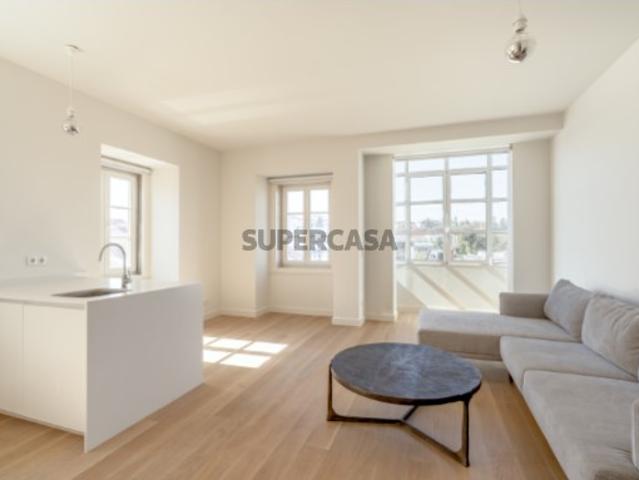 Apartamento T2, com vista da cidade e elevador, em Lisboa