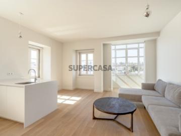 Apartamento T2, com vista da cidade e elevador, em Lisboa