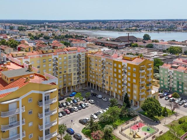 Apartamento T2 com vista desafogada | 105 m² | Parqueamento. 105m² Seixal, Arrentela e Aldeia de Paio Pires