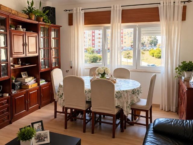Apartamento T2 com vista desafogada 3. º andar com elevador Monte Abraão