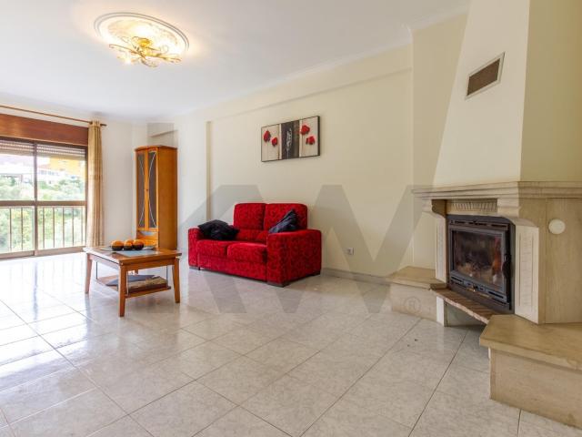 Apartamento T2 com Vista Desafogada e Excelente Luminosidade | Cacém