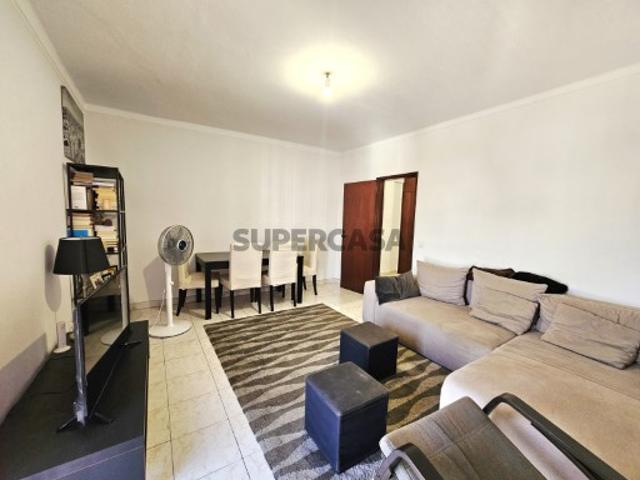 APARTAMENTO T2 COM VISTA DESAFOGADA NO CENTRO DE FARO