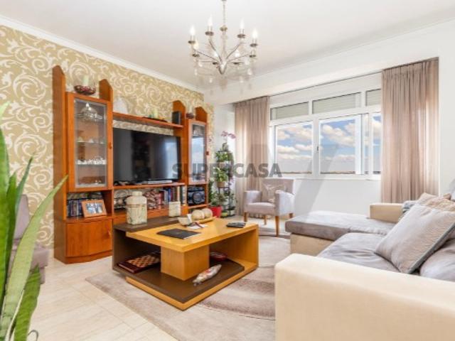 Apartamento T2 com duas casas de banho