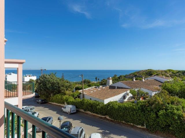 Apartamento T2 com Vista Mar e Piscina no St. James Praia. 87m² Luz