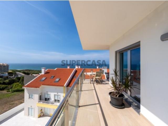Apartamento T2 com vista mar e terraço na Ericeira