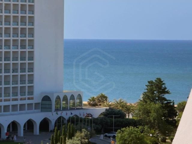 Apartamento T2 com vista mar junto à Marina de Vilamoura, Al. 106m² Quarteira