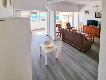 Apartamento T2 com Vista Mar para Arrendamento Anual na Praia da Rocha