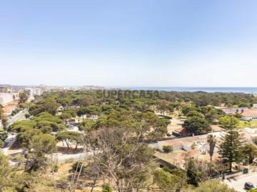 Apartamento T2 com Vista Mar, Rio e Serra | Torres de São João da Caparica | Elevador