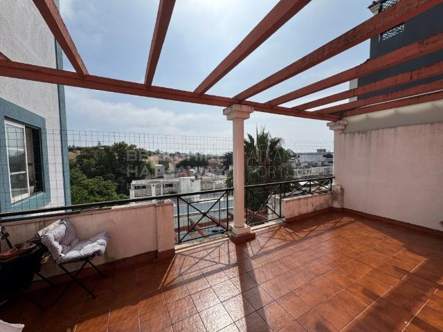 Apartamento T2 com Vista Mar, Varanda, Piscina e Garagem no. 0m² Cascais e Estoril