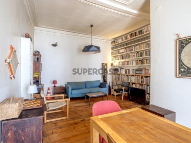 Apartamento T2, com vista, na Rua do Salitre, em Lisboa