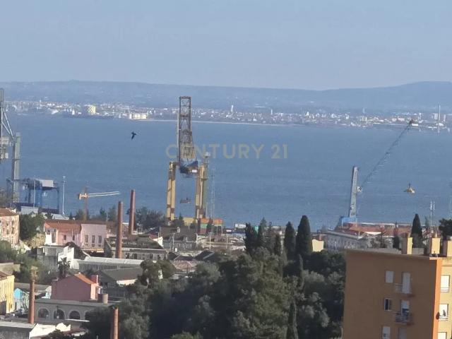 Apartamento T2 com Vista Panorâmica em Beato, com vigilância no condômino de 24horas/ano Aceita se PERMUTA