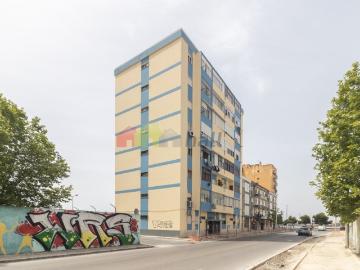 Apartamento T2 com Vista Rio na Avª do Bocage Excelente Oportunidade