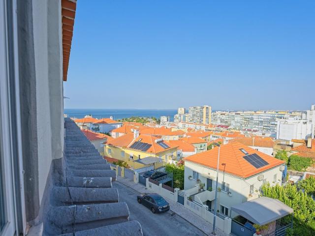 Apartamento T2 com Vista Rio em Cacilhas