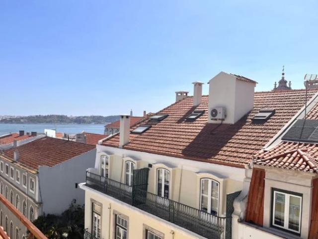 Apartamento T2 com vista rio, para arrendar no Chiado, Lisboa