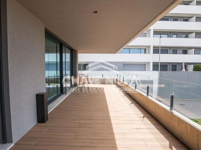 Apartamento T2 Como Novo no Empreendimento Plaza Dom Henrique I