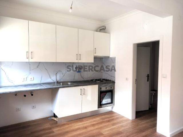APARTAMENTO T2 COMPLETAMENTE REMODELADO BARREIRO