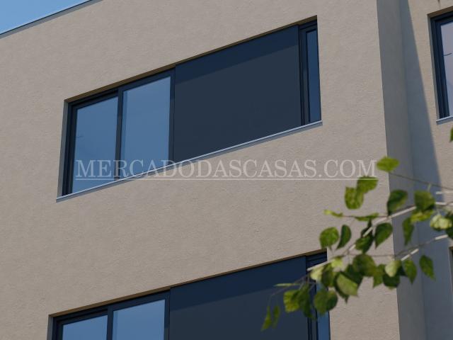 Apartamento T2, condomínio fechado, c/proximidade à praia